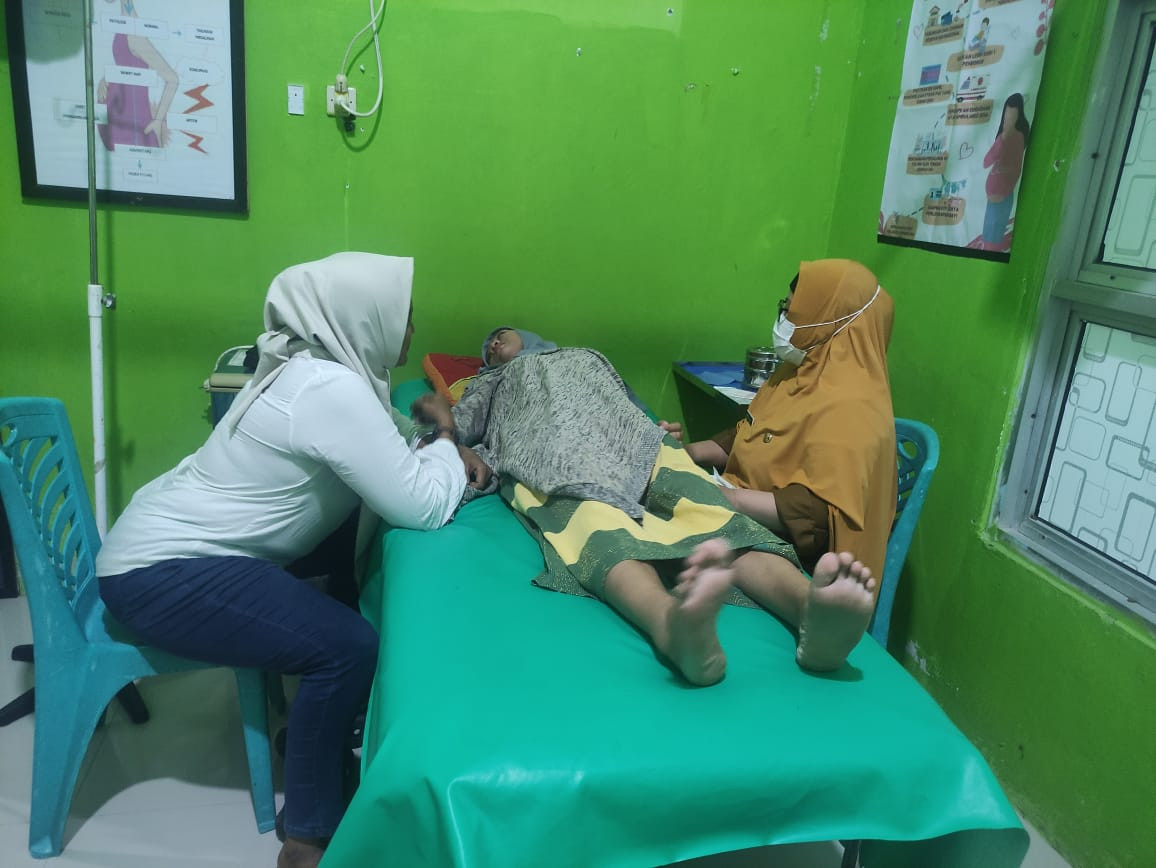 Melakukan Pendampingan Pemasangan Implant