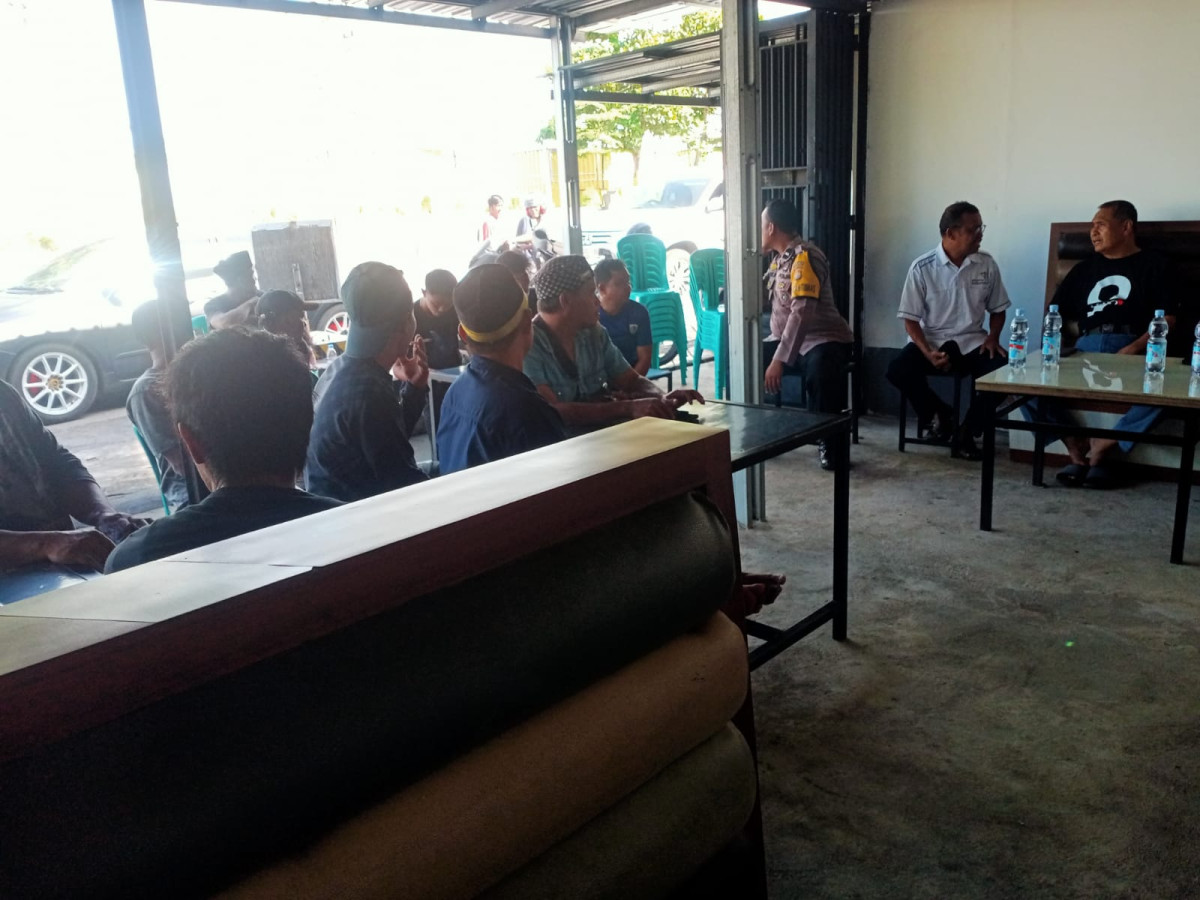 Rapat Koordinasi Penataan PantaiKu oleh Lurah, Bhabinkamtibmas, RT dan RW, Kelompok Nelayan dan Pengurus Kamp. KB "Geddongnge"