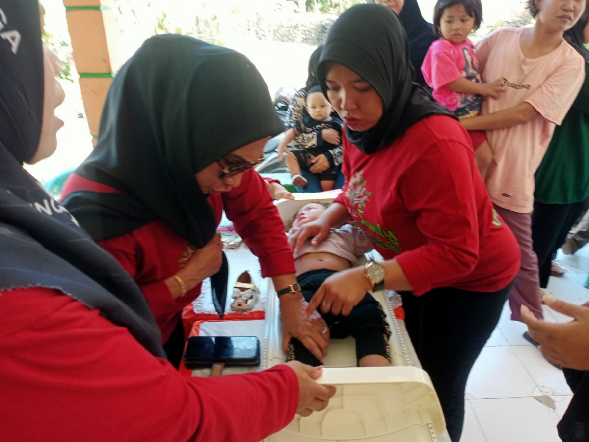 Melaksanakan Kegiatan Posyandu