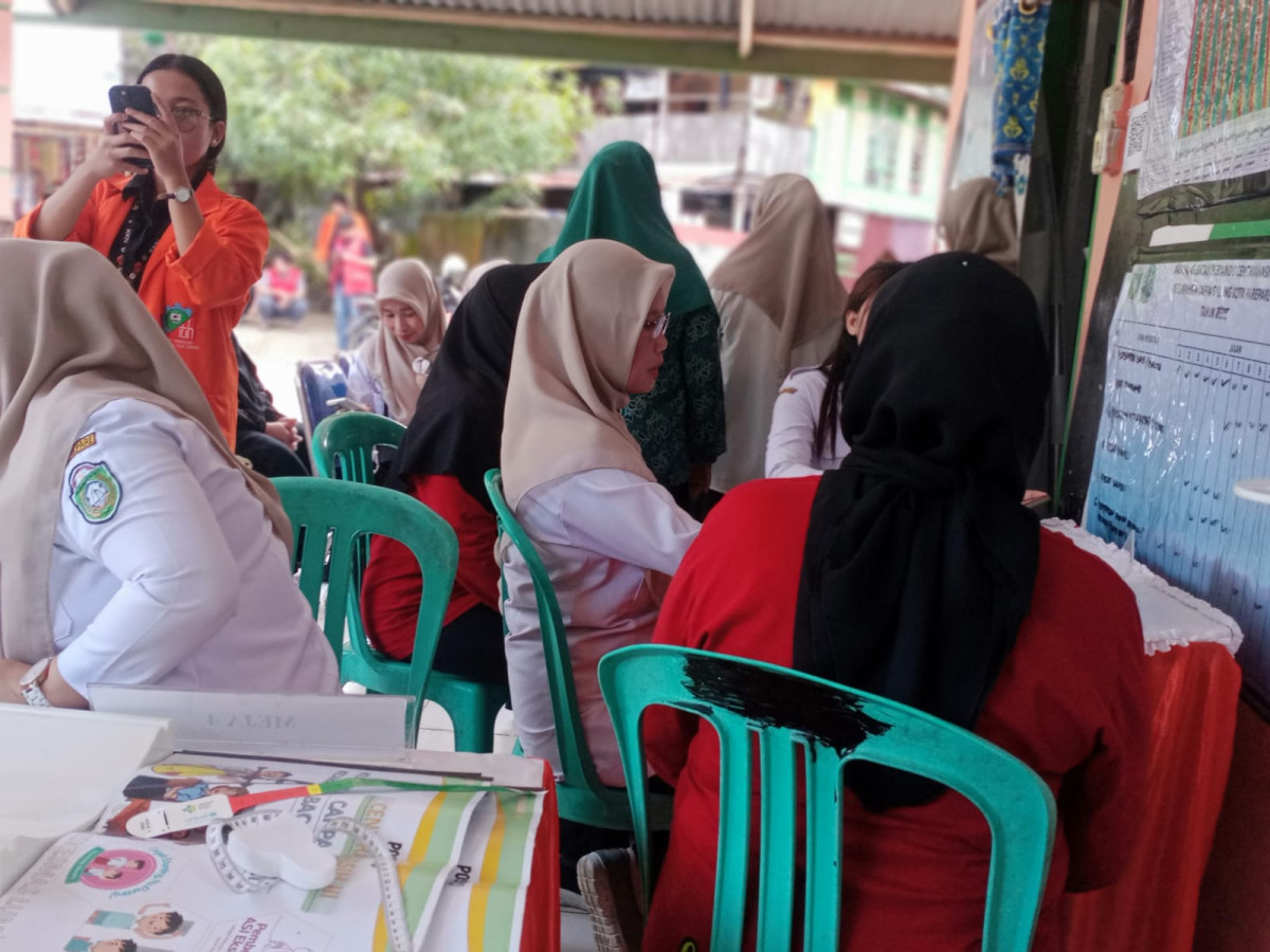 Mengikuti Lomba Posyandu oleh Dinas Kesehatan, Nakes UPTD Puskesmas Lumpue, Kader Posyandu Cenderawasih 3 dan Pengurus Kamp. KB "Geddongngne"