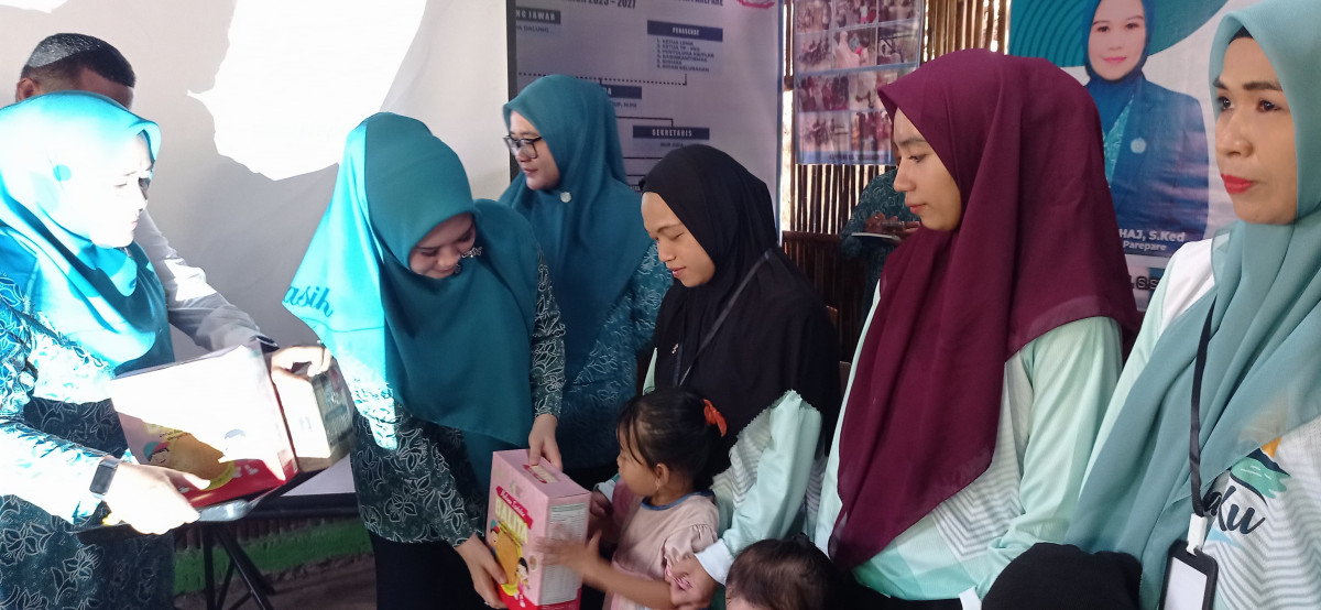 Melaksanakan Sosialisasi Posyandu ILP oleh Ketua TP PKK Kota Parepare, Kader PKK Kecamatan dan Kelurahan, Kader Posyandu, Pengurus Kamp. KB "Geddongnge" dan Peserta Pelatihan