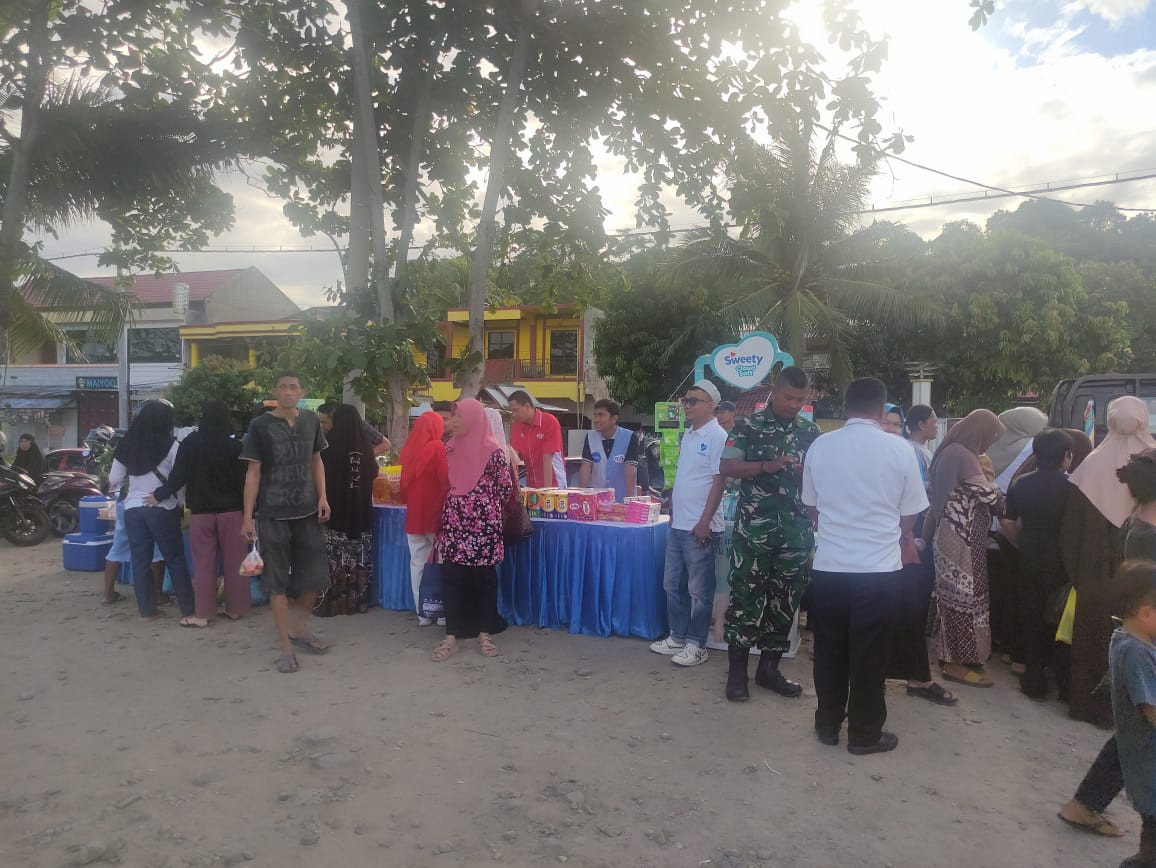 Melaksanakan Kegiatan Pangan Murah oleh Kejaksaan Negeri Parepare, Pemkot dan Forkopimda Parepare dan Pengurus Kamp. KB "Geddongnge"