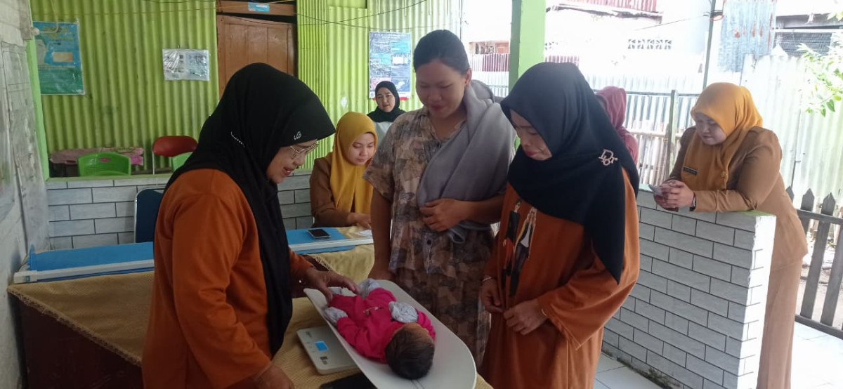 Melaksanakan Kegiatan Posyandu