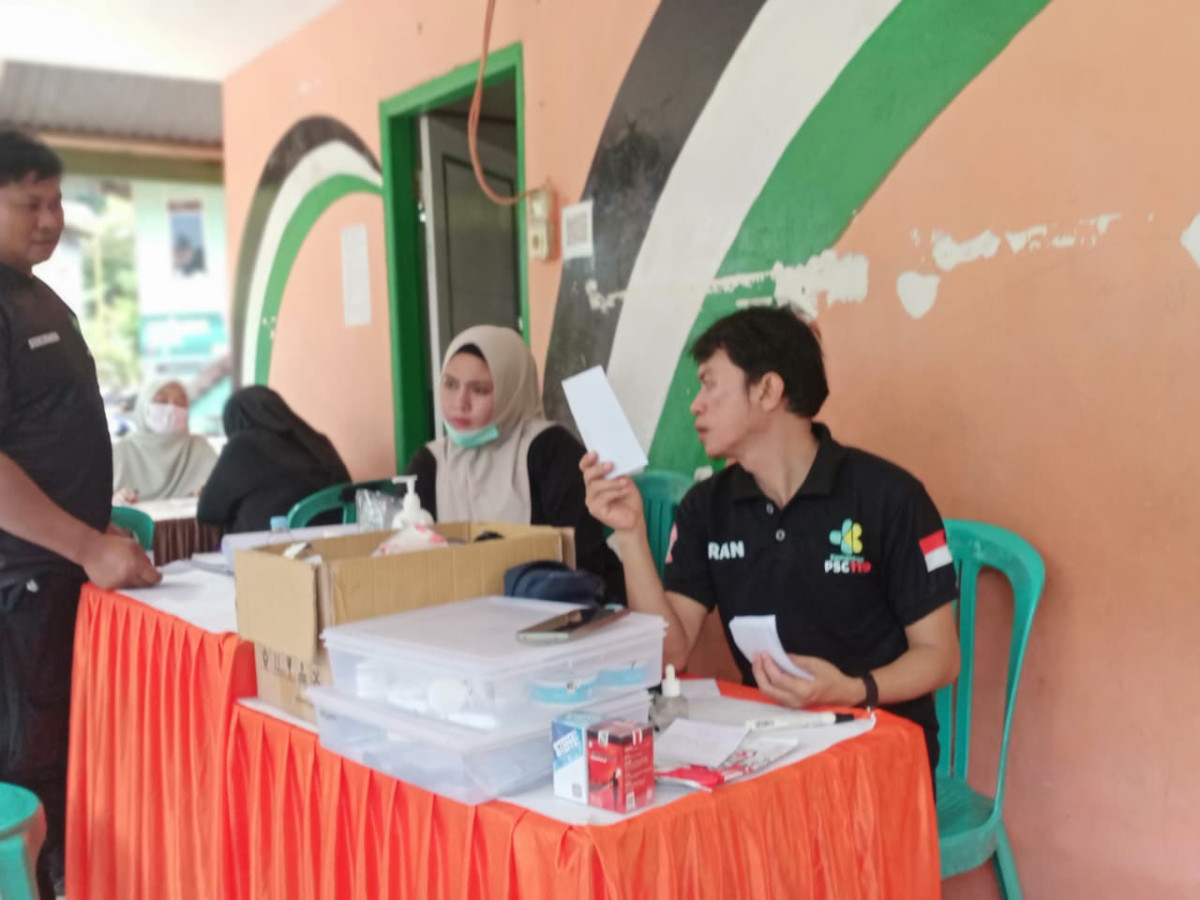 Melaksanakan Kegiatan Pemeriksaan Kesehatan Gratis Berbasis PISPK (Program Indonesia Sehat Melalui Pendekatan Keluarga)
