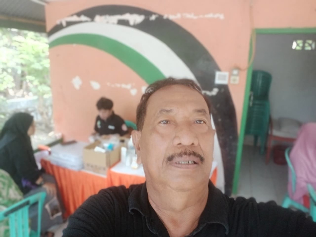 Melaksanakan Pemeriksaan Kesehatan Gratis PISPK oleh Nakes UPTD Puskesmas Lumpue, Kader Posyandu Cenderawasih 3, Ketua RW 02, Pengurus Kamp. KB "Geddongnge" dan Warga sekitar