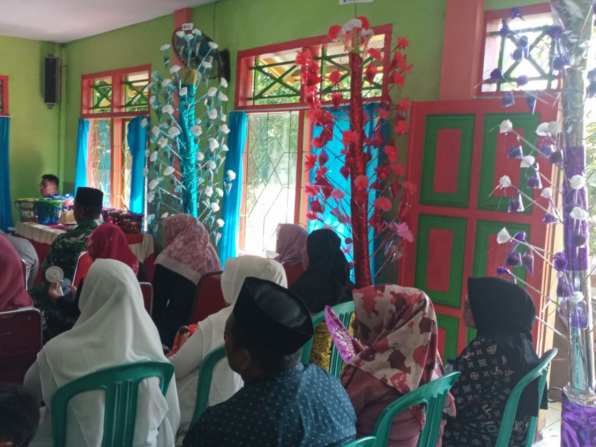 Mengikuti Maulid Nabi oleh Lurah beserta jajaran Pemerintah Kelurahan Cappa Galung, Bhabinkamtibmas, Babinsa dan Pengurus Kamp. KB "Geddongnge"