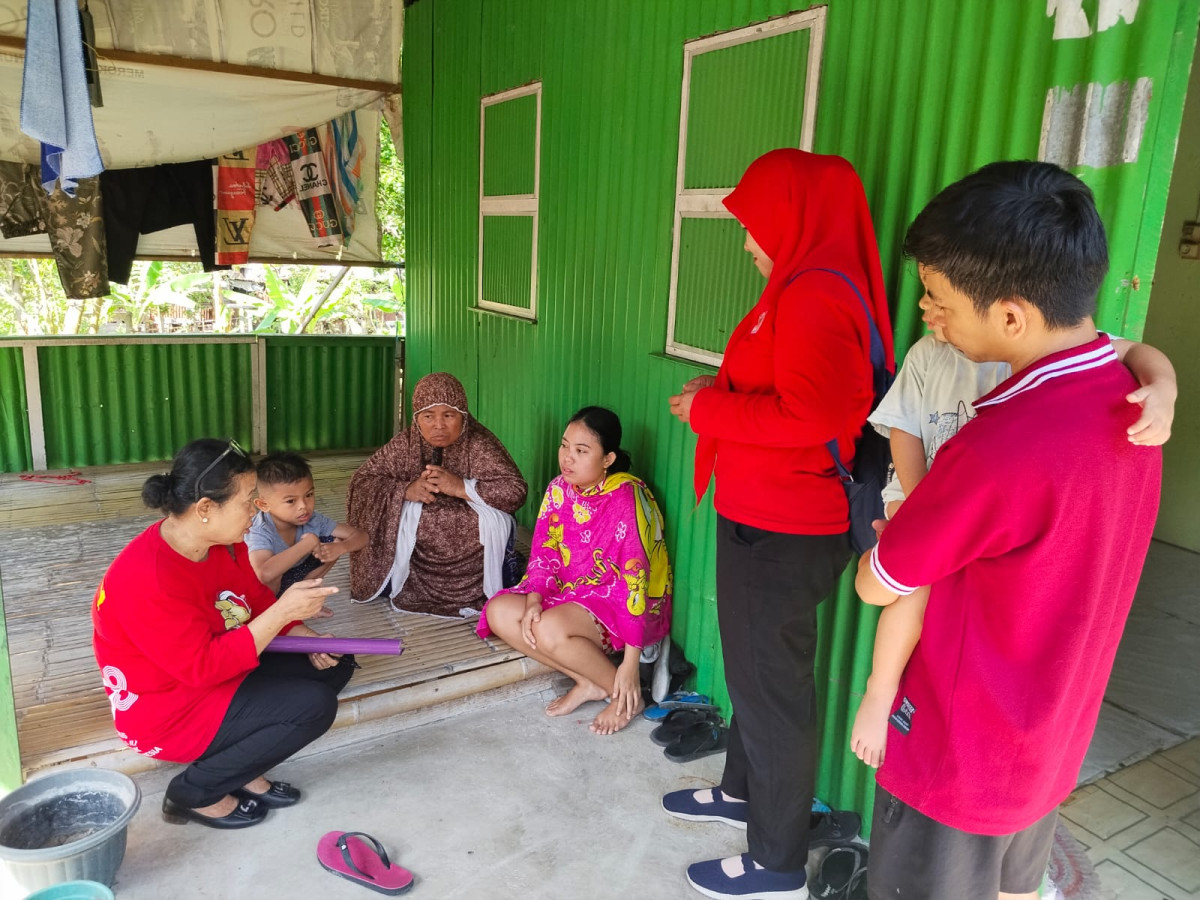Screening Pengendalian Penyakit Cacingan di Wilayah Cappa Galung oleh Nakes UPTD Puskesmas Lumpue, Bidan Kelurahan, Pengurus Kamp. KB "Geddongnge" dan Warga
