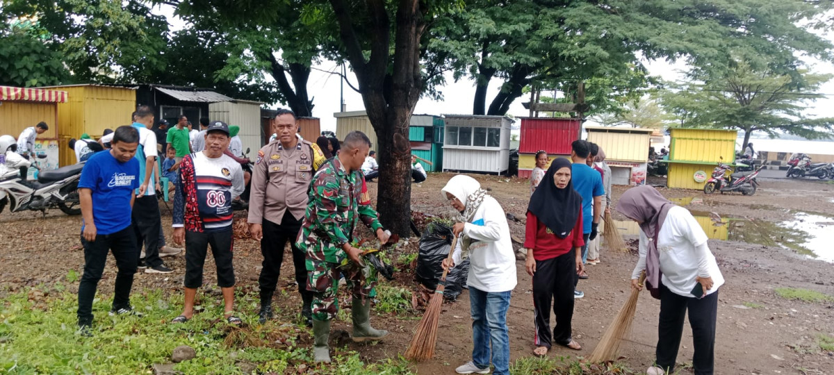 Melaksanakan Kerja Bakti Peduli Lingkungan “BERDAYA GUNA”