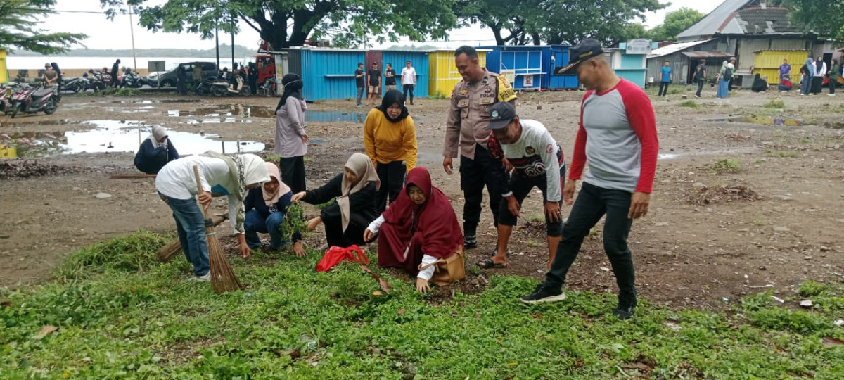 Kerja Bakti oleh Camat Bacubar, Lurah Cappa Galung, Babinsa, Bhabinkamtibmas, Ketua LPMK, Ketua RT dan RW, Penerima PKH Terampil 1&2, dan Pengurus Kamp. KB "Geddongnge"