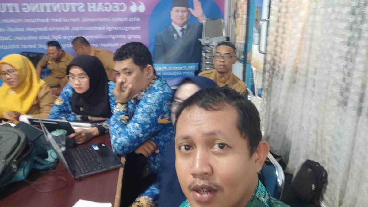 Mengikuti Monev Kamp. KB oleh Perwakilan BKKBN Provinsi Sulsel, Sekdis dan Kabid Pengendalian Penduduk BKKBN Parepare, Penyuluh KB dan Pengurus Kamp. KB se-kota Parepare