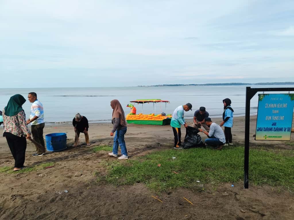 Melaksanakan Kerja Bakti Peduli Lingkungan “BERDAYA GUNA”
