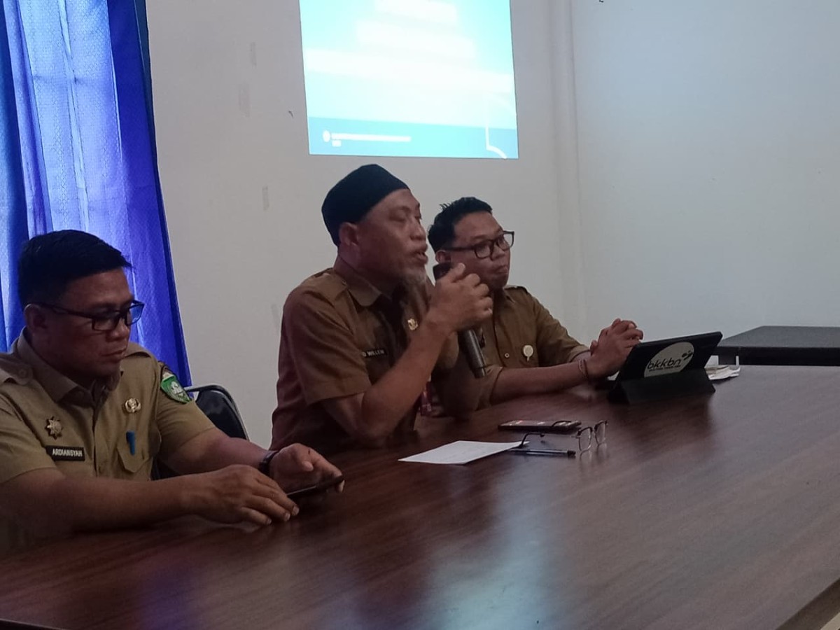 Menghadiri Launching Sekolah Lansia oleh PLt Kadis PPKB Kota Parepare, Penyuluh KB, Kader Kamp. KB "Geddongnge", dan para Lansia