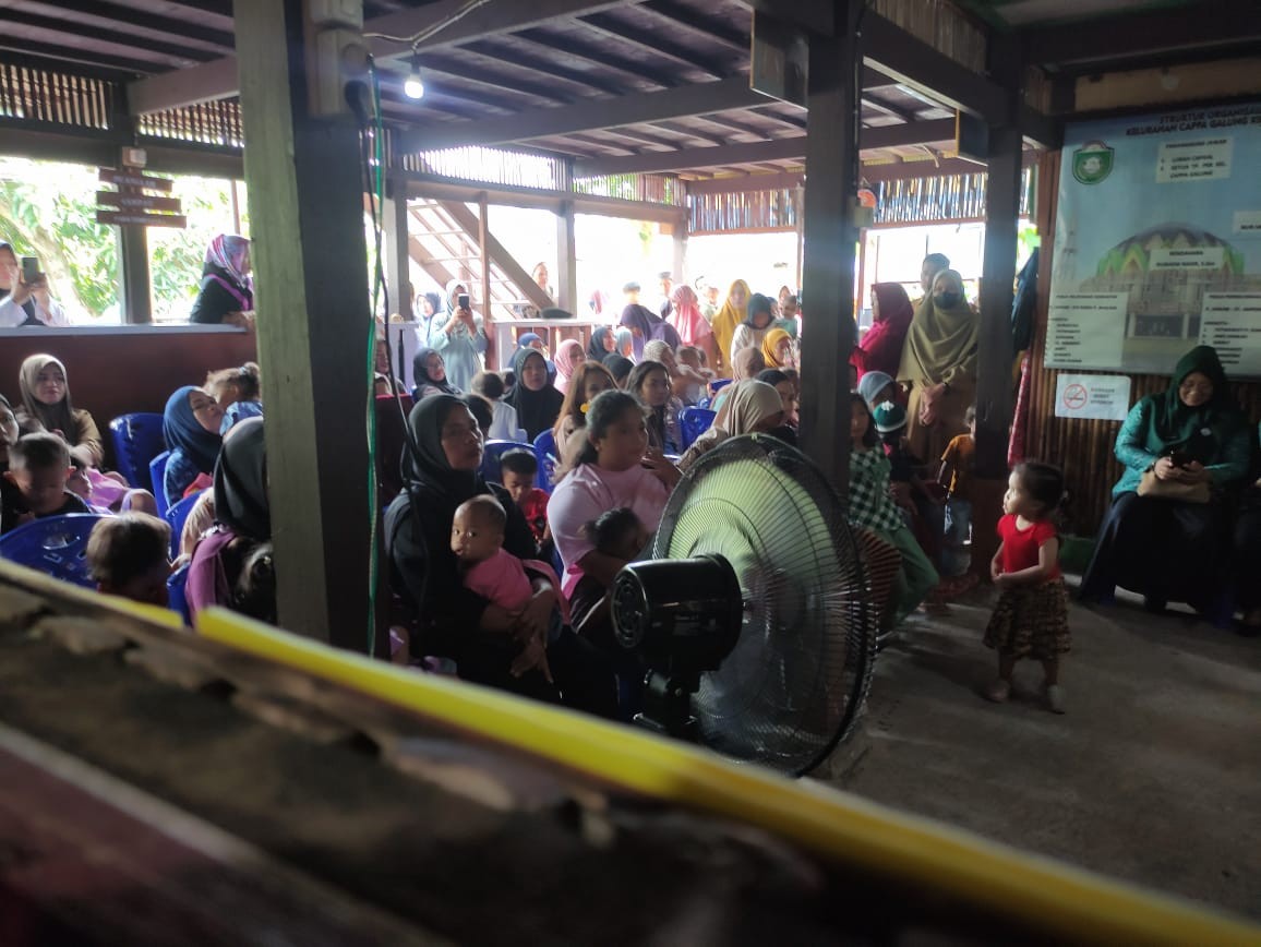 Mengikuti Launching Gemar Makan Ikan bersama Dinas PKP, Dinas PPKB, Ketua TP. PKK Capgal, Bidan Kelurahan, Kepala UPTD Puskesmas Lumpue, Pengurus Kamp. KB "Geddongnge" dan Sasaran Balita Stunting