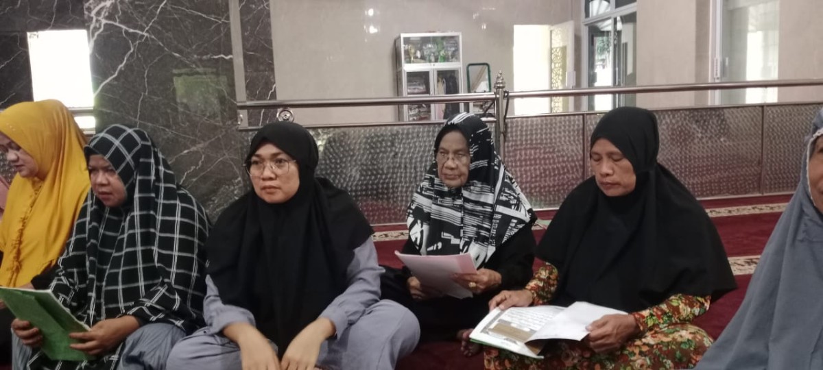 Pengajian Rutin di Masjid Syifa Fityah oleh Ibu-ibu Majelis Taklim Syifa Fityah bersama pengurus Kamp. KB "Geddongnge"