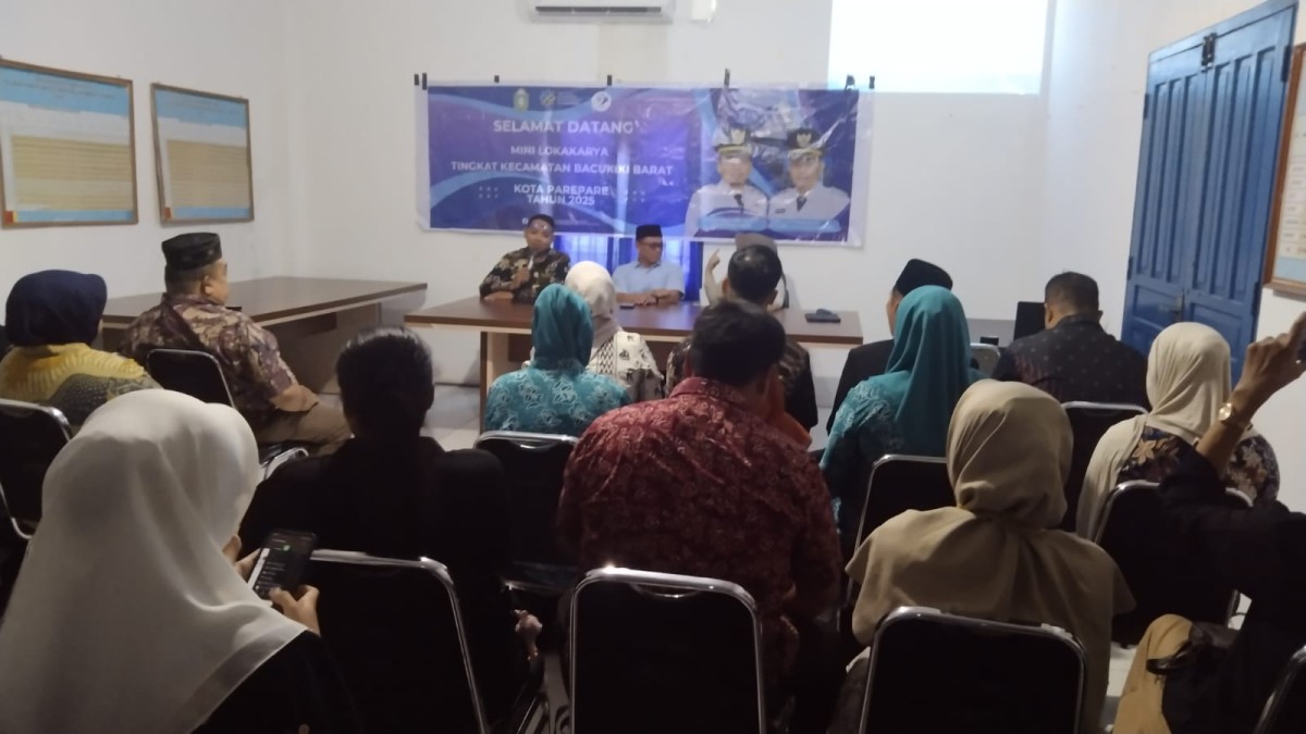 Mengikuti Mini Loka Karya oleh Dinas PPKB Parepare, Penyuluh KB, Kader GATI, dan Pengurus Kamp. KB Se-Kecamatan Bacukiki Barat