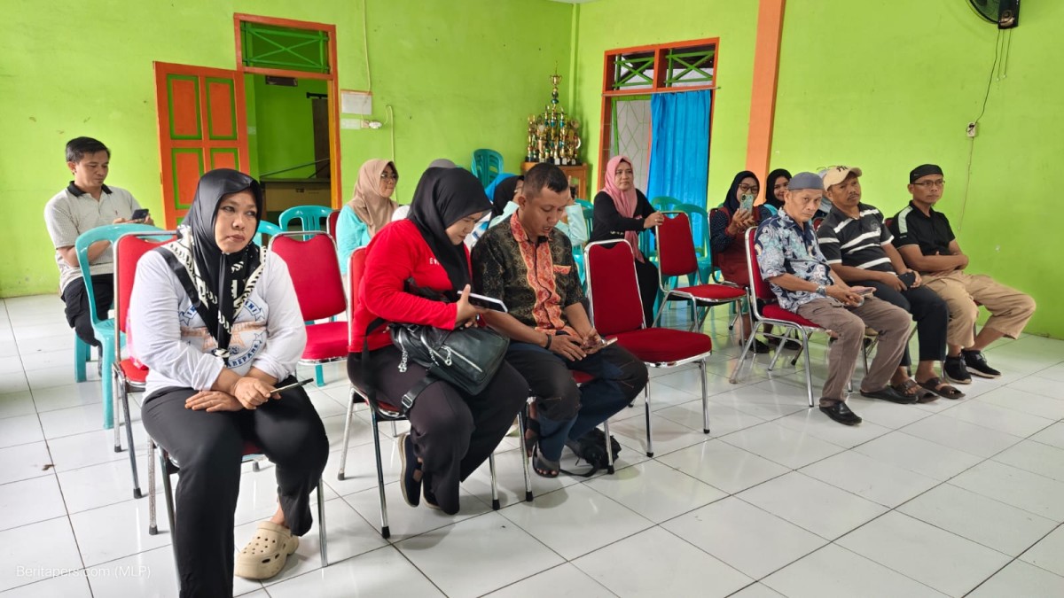 Melaksanakan Kegiatan Jum'at Curhat oleh Kepala Polsek Bacukiki, Bhabinkamtibmas, Lurah, Ketua LPMK, Ketua ORT dan ORW, Pengurus Karang Taruna, dan Pengurus Kamp. KB "Geddongnge"