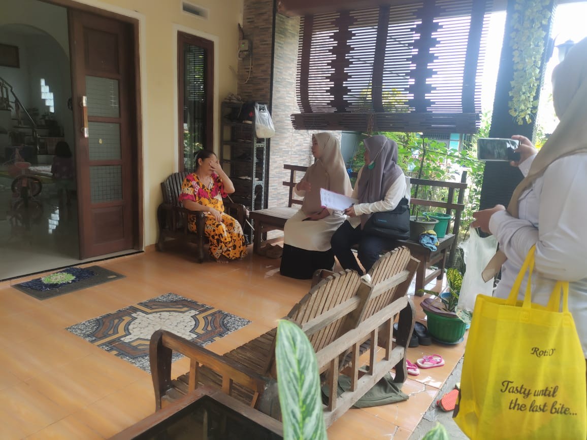 Screening Rumah Warga Yang Terindikasi Demam Berdarah Dengue