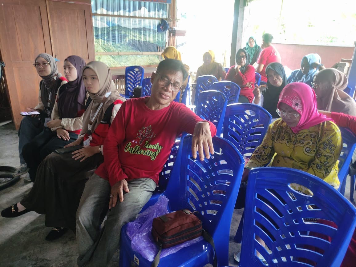 Mengikuti Workshop KKN Tematik UNHAS 115  oleh unsur Pemerintah Kec. Bacukiki Barat, Unsur Pemerintah Kelurahan Cappa Galung, Bhabinkamtibmas, babinsa, RT dan RW, KK Kartini, Kader Posyandu, Pengurus Kamp. KB "Geddongnge" dan Mahasiswa KKNT UNHAS 115