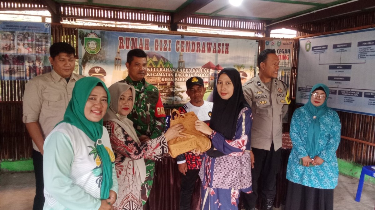 Mengikuti Launching MBG 3B oleh Camat Bacubar, Lurah Capgal, Kepala SPPG Wil. Capgal, Babinsa, Bhabinkamtibmas, Ketua TP. PKK, Ketua RT/RW, Kader Posyandu, Pengurus Kamp. KB "Geddongnge" dan Sasaran