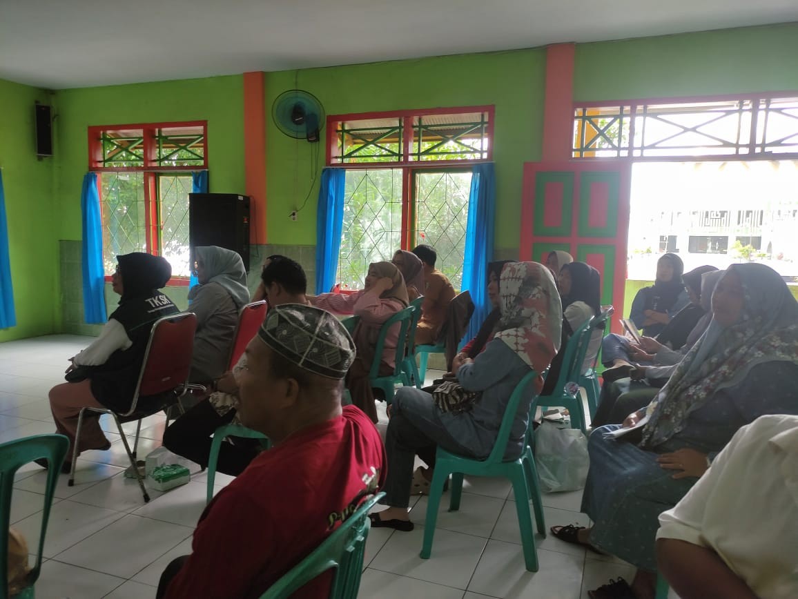 Mengikuti Musrenbang Kelurahan oleh Camat Bacubar, Lurah, Bhabinkamtibmas, Babinsa, Ketua RT/RW, Kader Posyandu, Pengurus Kamp. KB "Geddongnge" dan SKPD Terkait