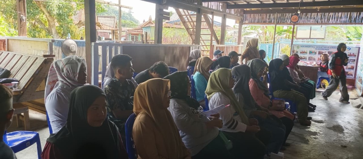 Melaksanakan Workshop Peningkatan Kesadaran Lingkungan Dalam Upaya Pencegahan DBD oleh unsur kelurahan, Kader Posyandu, Pengurus Kamp. KB "Geddongnge" dan Mahasiswa KKN UNHAS 115