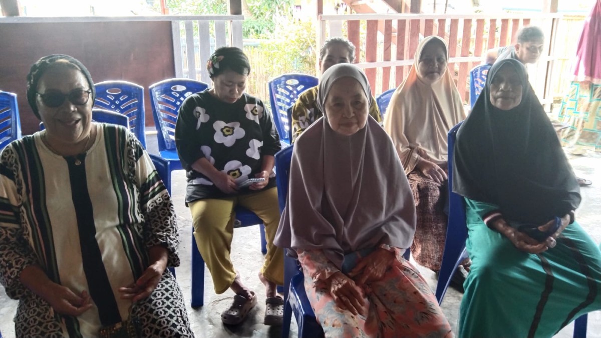 Melaksanakan Kegiatan Lansia Sehat Melalui SIDAYA oleh Nakes UPTD Puskesmas Lumpue, Penyuluh KB, Bidan Kelurahan, Kader Lansia, Pengurus Kamp. KB "Geddongnge" dan Para Lansia