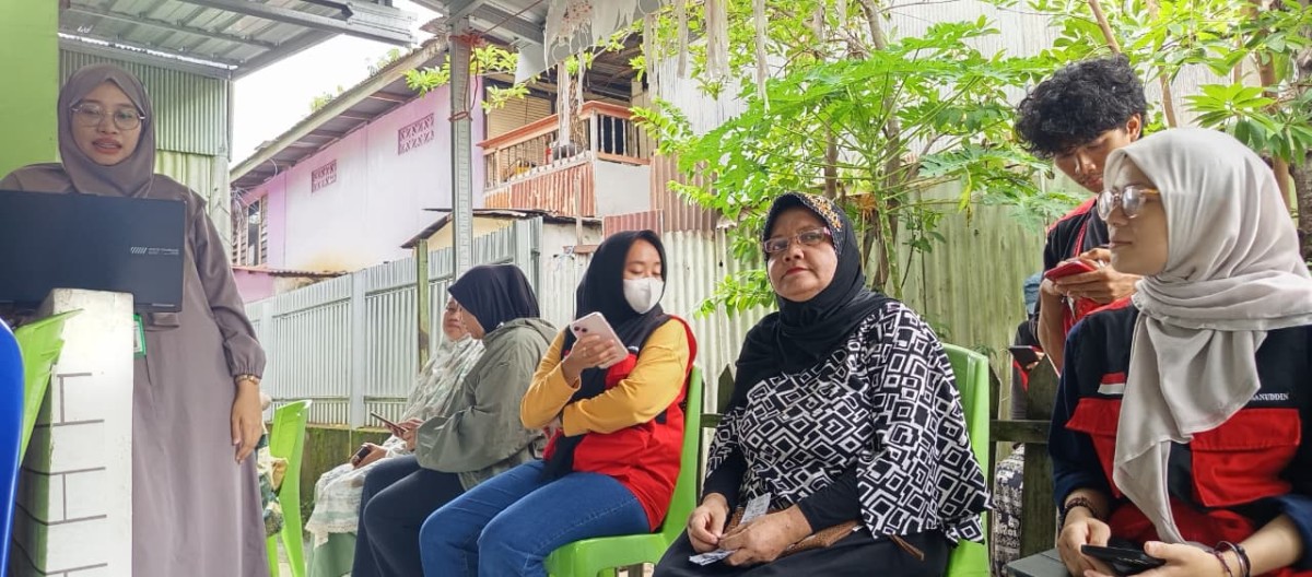 Melaksanakan Posyandu oleh Nakes UPTD Puskesmas Lumpue, Bidan Kelurahan, Penyuluh KB, Kader Posyandu, Pengurus Kamp. KB "Geddongnge", Kader PKK, Mahasiswa KKN UNHAS 115 dan Sasaran