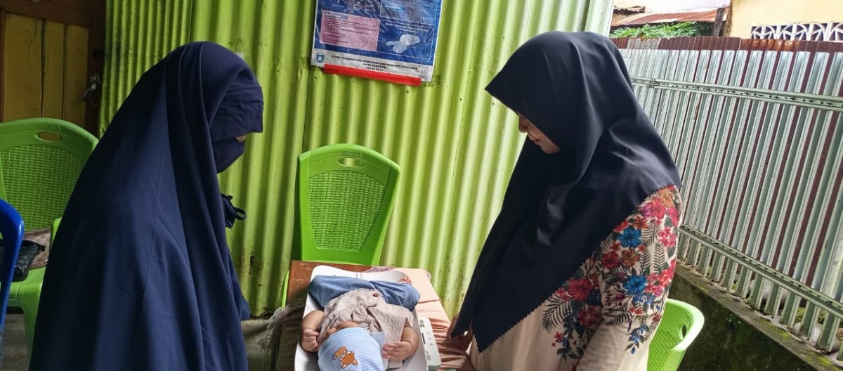 Melaksanakan Posyandu oleh Nakes UPTD Puskesmas Lumpue, Bidan Kelurahan, Penyuluh KB, Kader Posyandu, Pengurus Kamp. KB "Geddongnge", Kader PKK, Mahasiswa KKN UNHAS 115 dan Sasaran