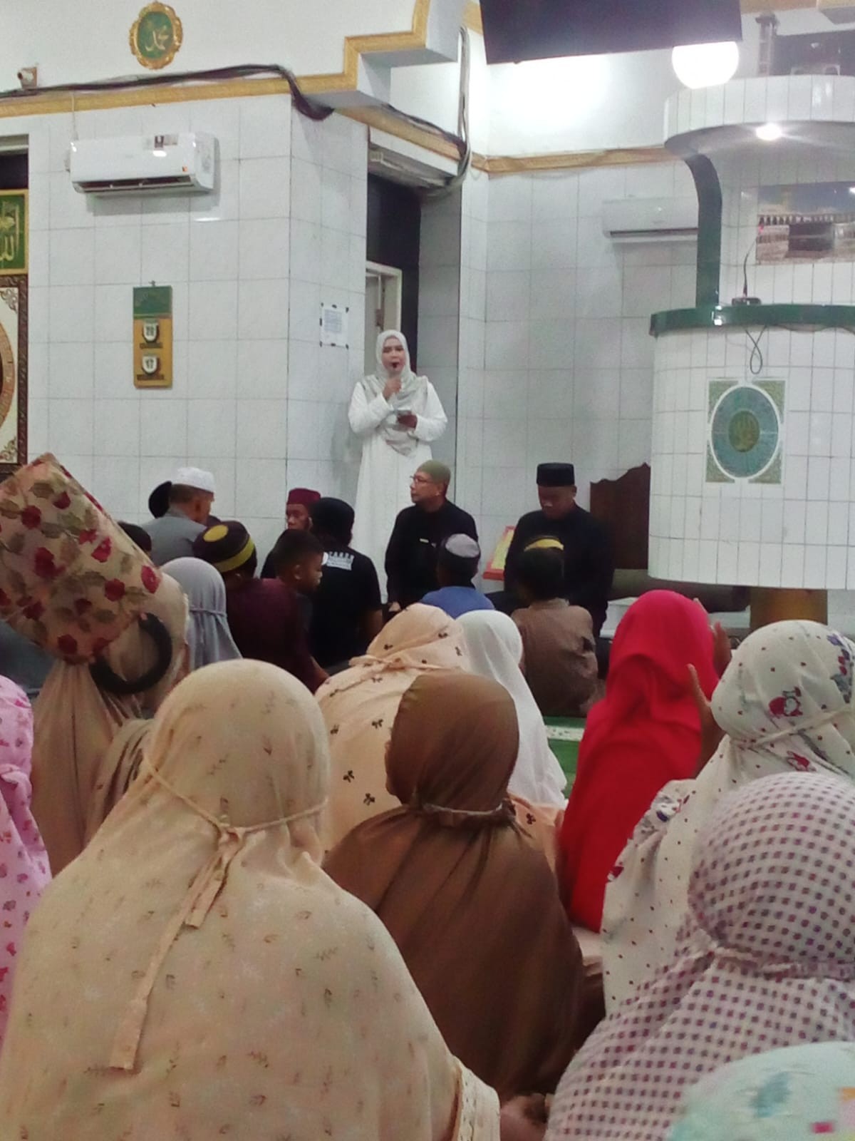 Melaksanakan Maulid Nabi Muhammad SAW 1447 H oleh Kepala Kementrian AGama Kota Parepare, KUA Bacubar, Unsur Kecamatan Bacubar dan Kelurahan Cappa Galung, Pengurus Kamp. KB "Geddongnge" dan Jamaah Masjid Al-Falah Cappa Galung
