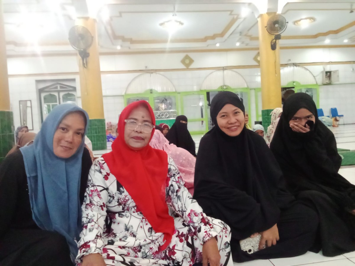 Melaksanakan Maulid Nabi Muhammad SAW 1447 H oleh Kepala Kementrian AGama Kota Parepare, KUA Bacubar, Unsur Kecamatan Bacubar dan Kelurahan Cappa Galung, Pengurus Kamp. KB "Geddongnge" dan Jamaah Masjid Al-Falah Cappa Galung