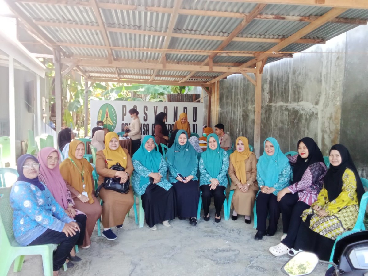 Melaksanakan Posyandu oleh Nakes UPTD Puskesmas Lumpue, Bidan Kelurahan, Penyuluh KB, Kader Posyandu, Pengurus Kamp. KB "Geddongnge", Kader PKK, Mahasiswa KKN UNHAS 115 dan Sasaran