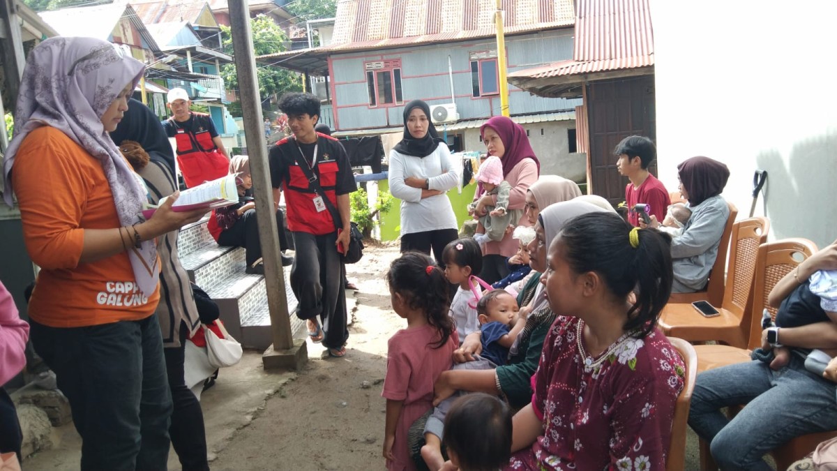 Melaksanakan Bina Keluraga Balita (BKB)