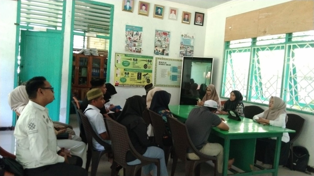 Melaksanakan Bimbingan CATIN oleh pihak KUA Bacubar, Kepala UPTD Puskesmas Lumpue, Penyuluh KB Capgal, Kader TPK Capgal, Pengurus Kamp. KB "Geddongnge" dan Calon Pengantin