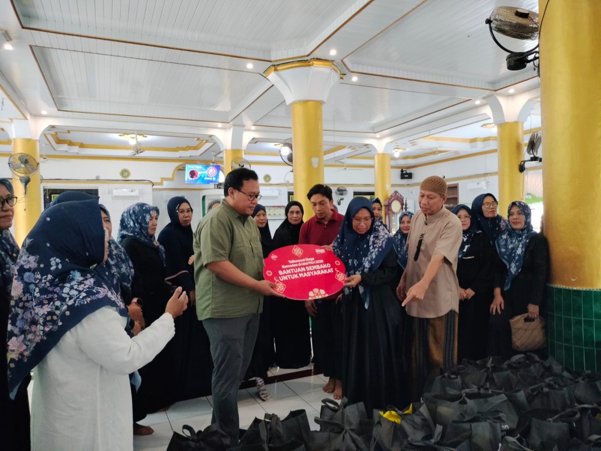 Melaksankan Pembagian Paket Sembako Ramadhan 1447 H