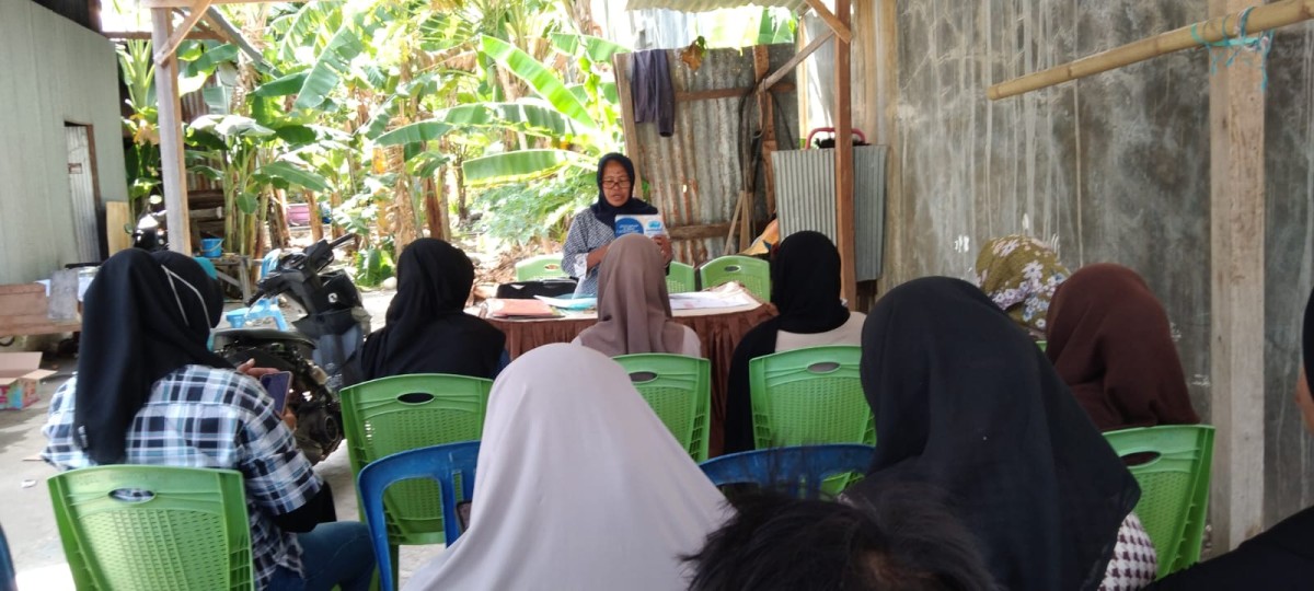 Melaksanakan Bina Keluarga Remaja (BKR)