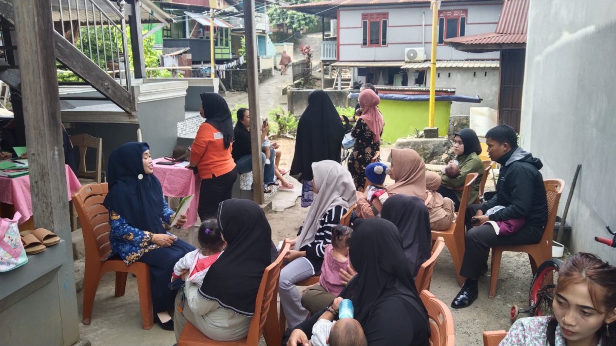 Melaksanakan Bina Keluraga Balita (BKB)