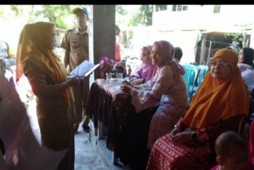 Melaksanakan Bina Keluarga Lansia oleh Penyuluh KB, Kader BKL, Pengurus Kamp. KB "Geddongnge" dan Warga yang Menjadi Sasaran BKB