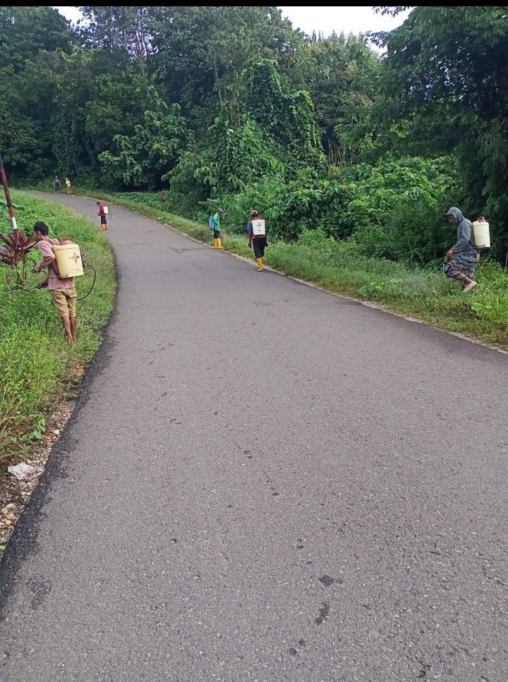 Kerja Bakti Warga Desa Wulonggere