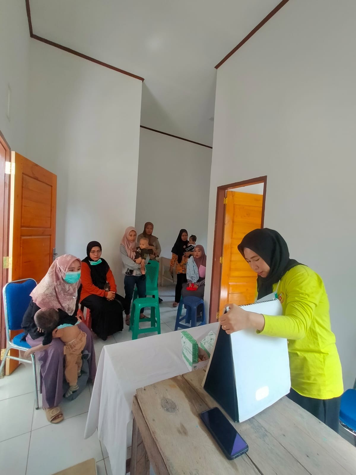 memberikan konseling kepada ibu yang memilki balita