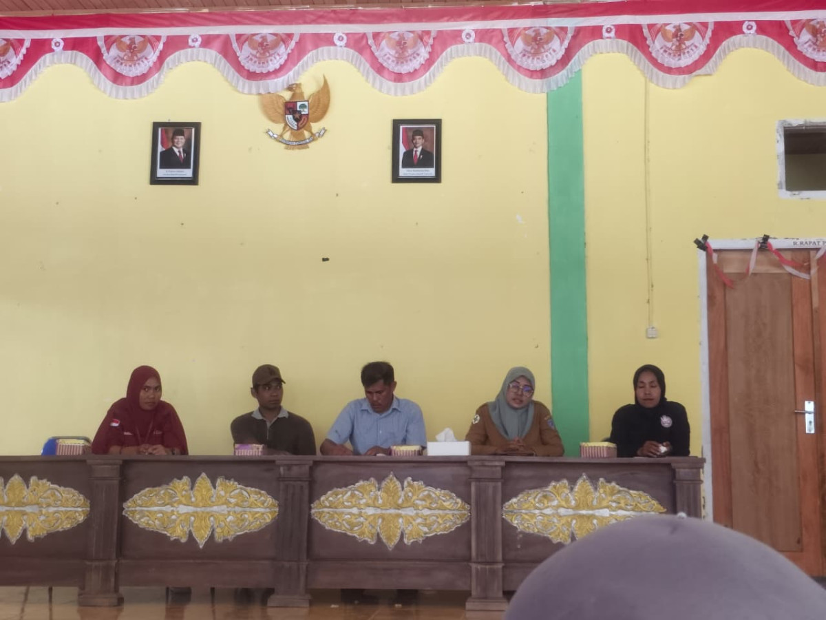 Pemberian MAteri Oleh Kabid KS Dinas Pengendalian Penduduk dan KB Kabupaten Mana