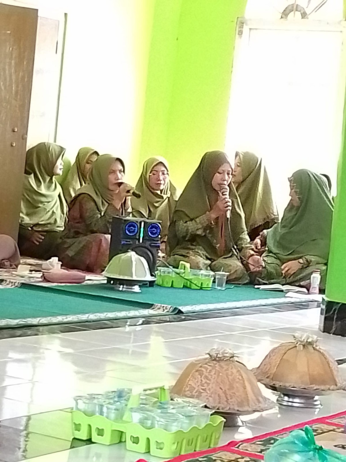 melakukan kegiatan pengajian