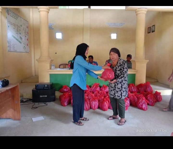 Pemberian bantuan pada keluarga yang kurang mampu