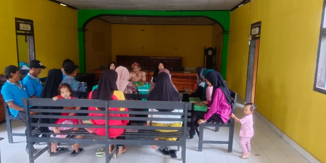 KEGIATAN PELATIHAN PEMBUATAN KUDAPAN PMT DI KAMPUNG KELUARGA BERKUALITAS DESA AWALO