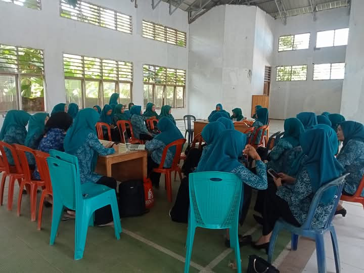 Kegiatan PKK dan arisan bulanan pkk