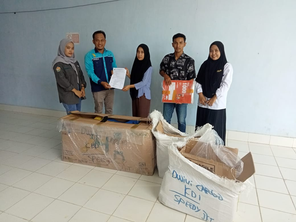 Pemberian BKB KIT Stunting DI Kampung KB Desa Timbala