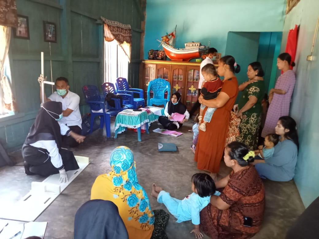 Kegiatan Posyandu di Kampung KB Desa Timbala