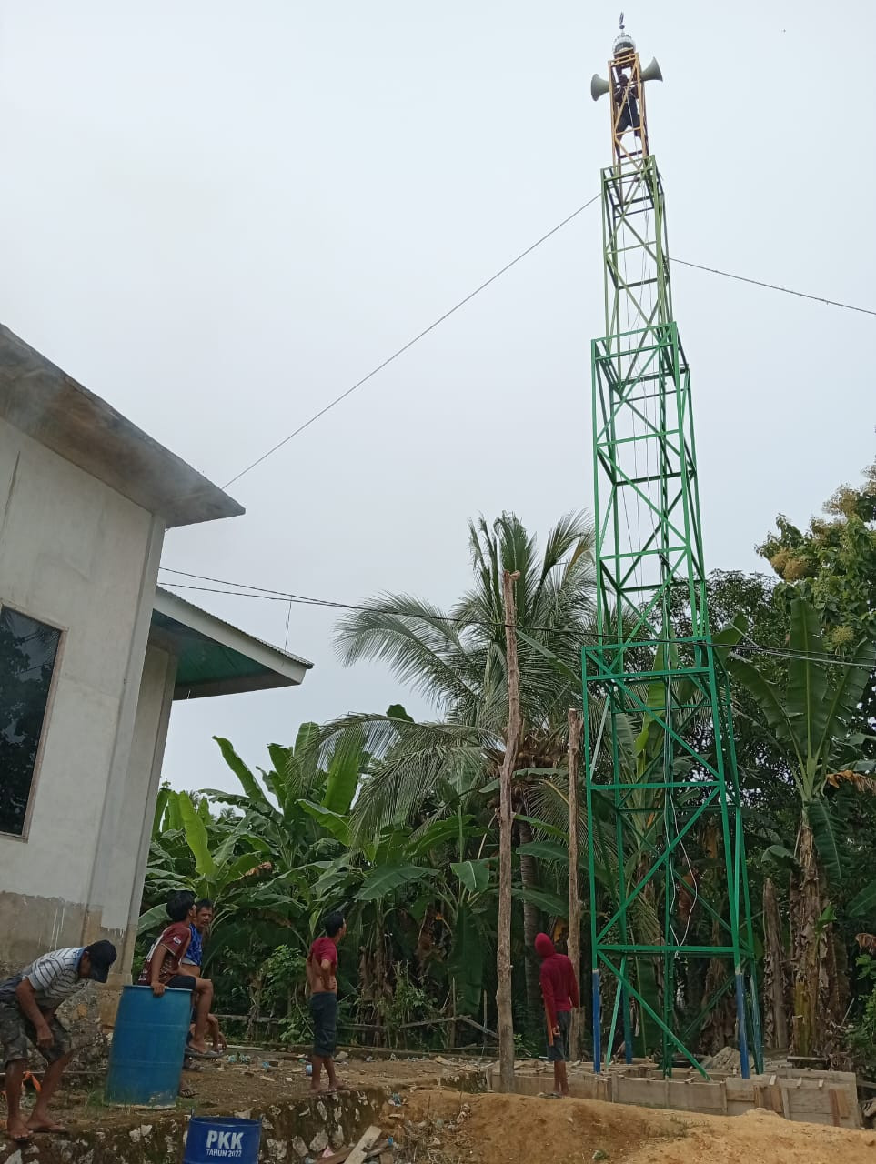 Kegiatan gotong royong pembangunan mesjid