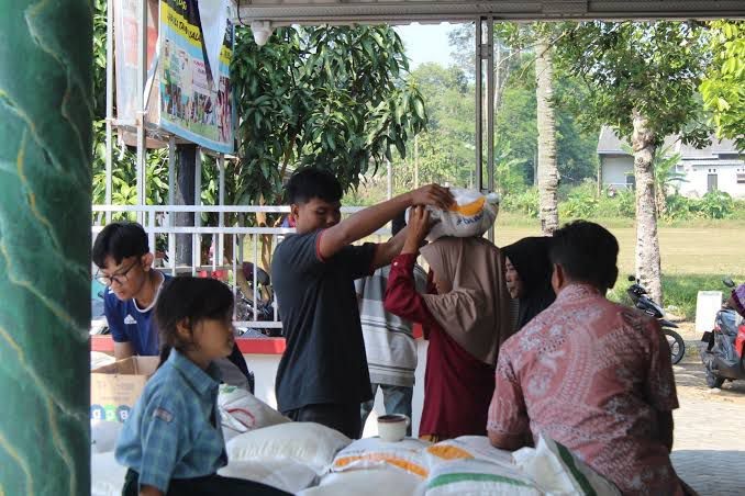 Penyaluran Bantuan Sosial di Desa Lameo.meong