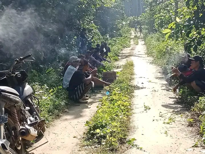 Kegiatan Gotong Royong Di Desa Bulumanai