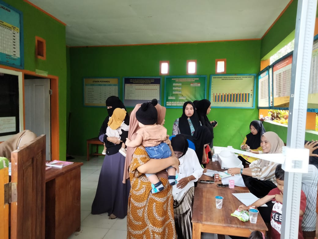 Melaksanakan Posyandu Aktif
